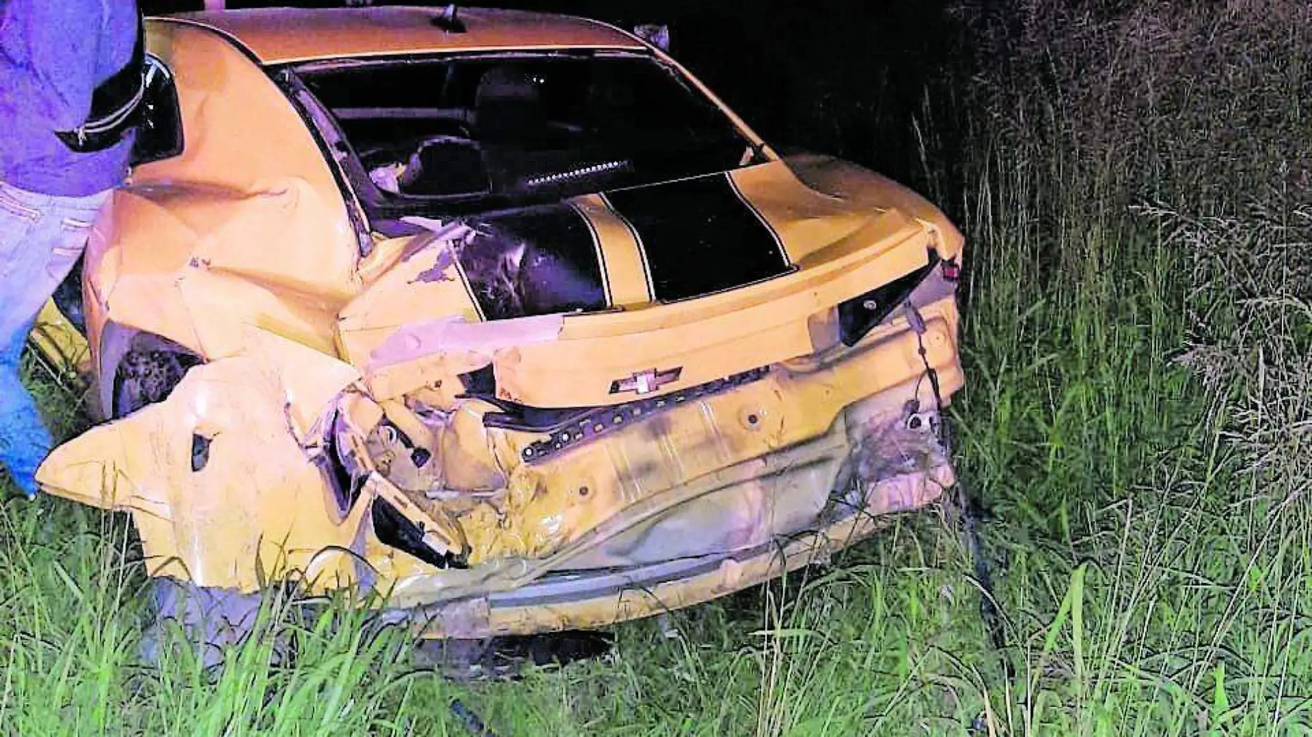 EL AUTO TERMINO DESTROZADO